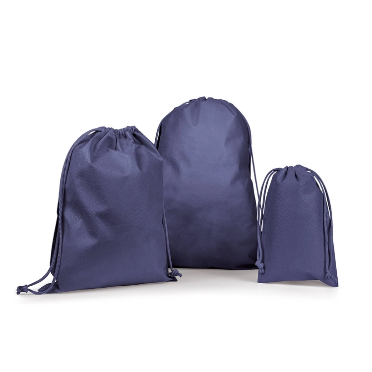 GIFT BAG M. Średniej wielkości torba typu plecak, wykonana z materiału włókninowego (60 g/m²)